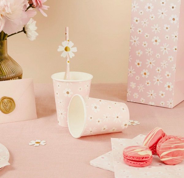 Daisy Paper Cups by Hootyballoo