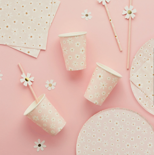 Daisy Paper Cups by Hootyballoo